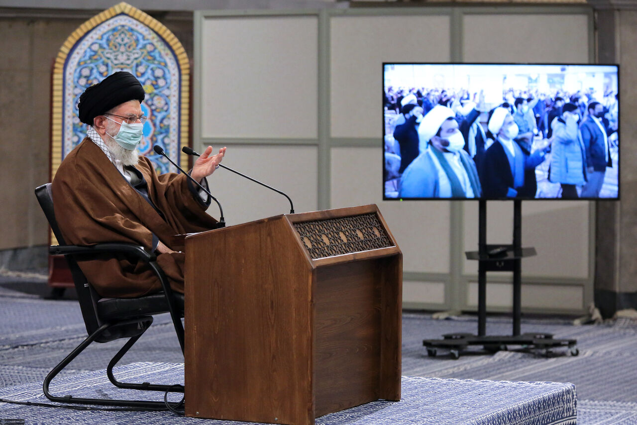 رهبر انقلاب: قیام ۱۹ دی مردم قم منشاء پیروزی انقلاب اسلامی شد
