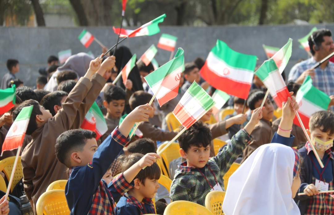 جشن بزرگ «غنچه‌های انقلاب» با حضور ۴۰۰۰ دانش‌آموز ابتدایی در اهواز برگزار شد