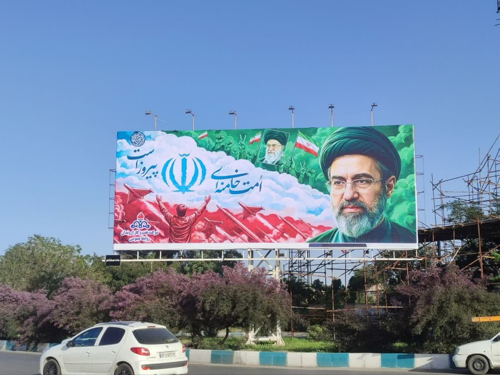 رونمایی از دیوارنگاره "امت خامنه‌ای پیروز است" توسط روابط عمومی شركت نفت و گاز اروندان/ نمایش اتحاد ملی،‌ مقاومت و اقتدار كشور در دیوارنگاره اروندان